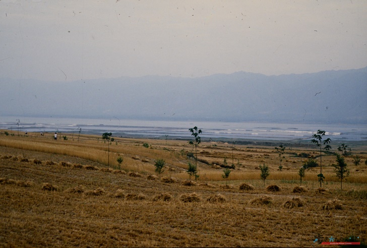 解州の塩湖：いくつかの塩湖がある山西省南部は古来塩の産地であり、関羽は塩商人だったともいわれている。
